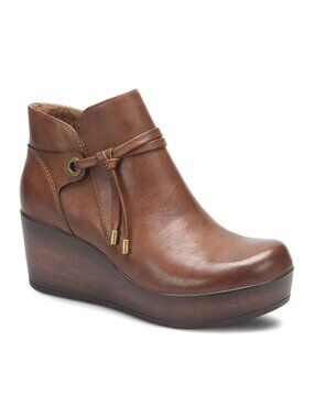 Women's Chic b.ø.c. Leona Wedge Ankle Zip Booties - Size 9 $130